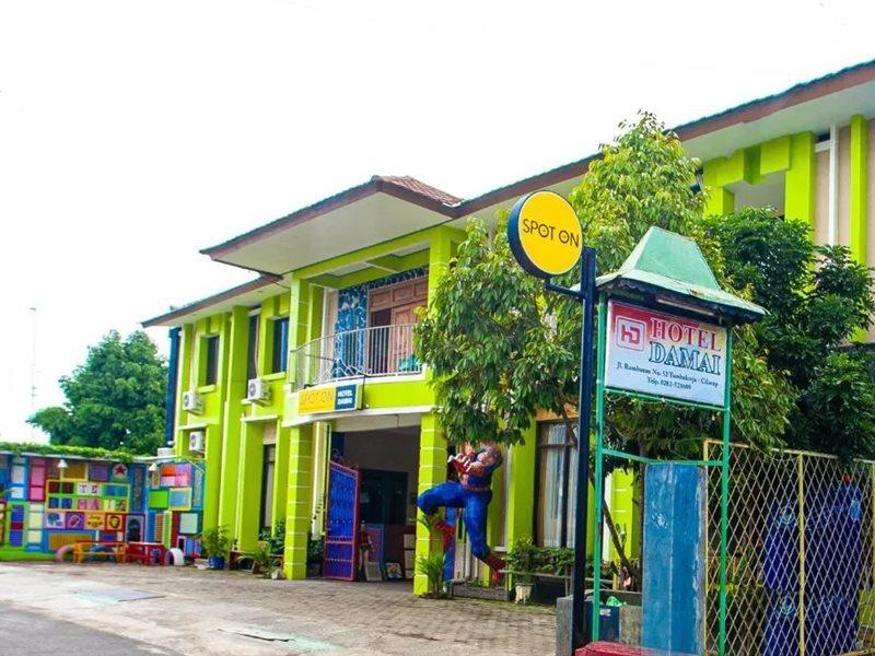The Paragon Hotel Cilacap Redpartner Ngoại thất bức ảnh
